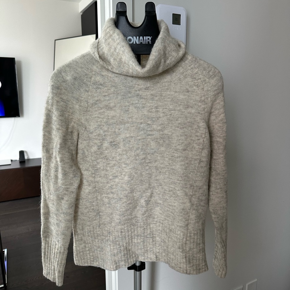 Aritzia turtleneck cashmere wool sweater